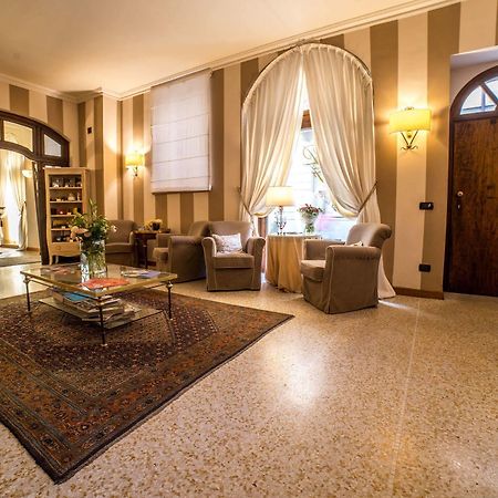 Palazzo Finati Bed & Breakfast Alba  Exterior foto