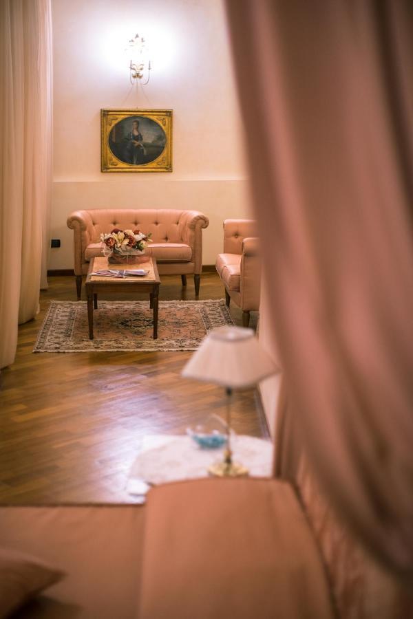 Palazzo Finati Bed & Breakfast Alba  Exterior foto