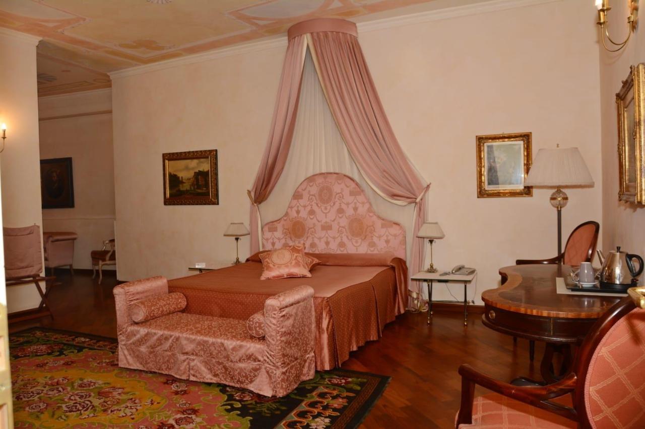 Palazzo Finati Bed & Breakfast Alba  Exterior foto