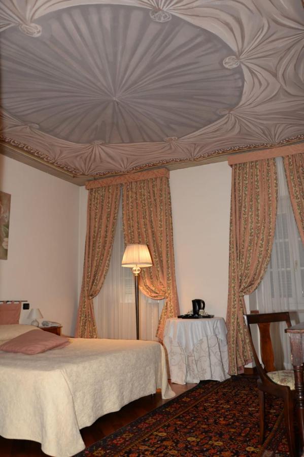 Palazzo Finati Bed & Breakfast Alba  Exterior foto