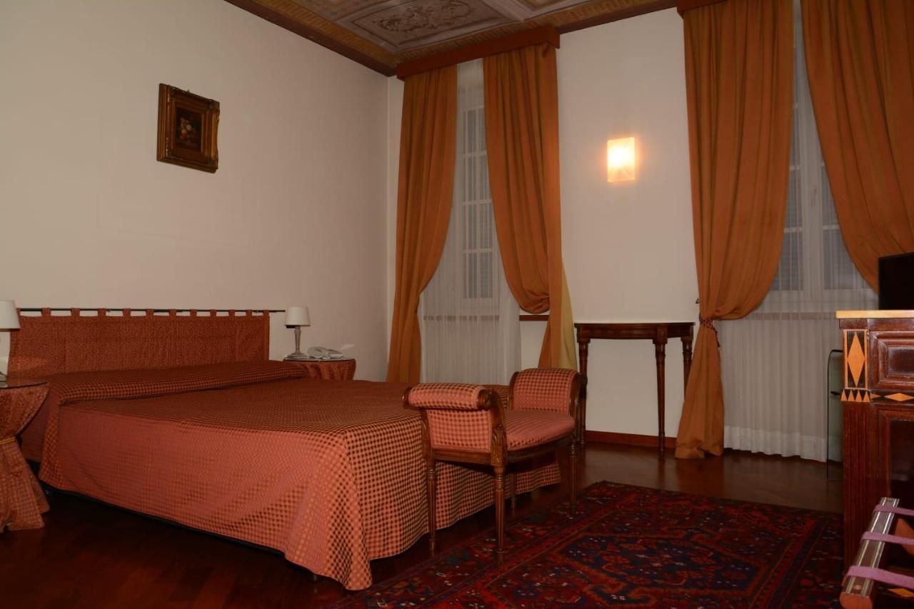 Palazzo Finati Bed & Breakfast Alba  Exterior foto