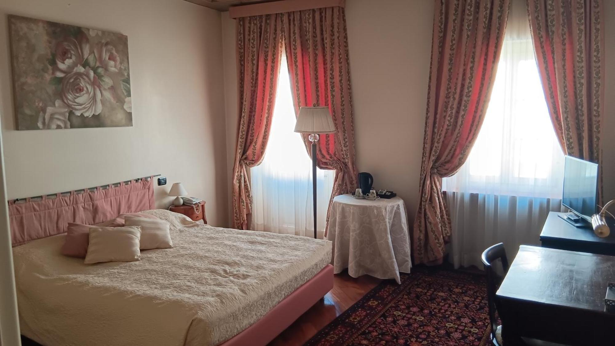 Palazzo Finati Bed & Breakfast Alba  Exterior foto