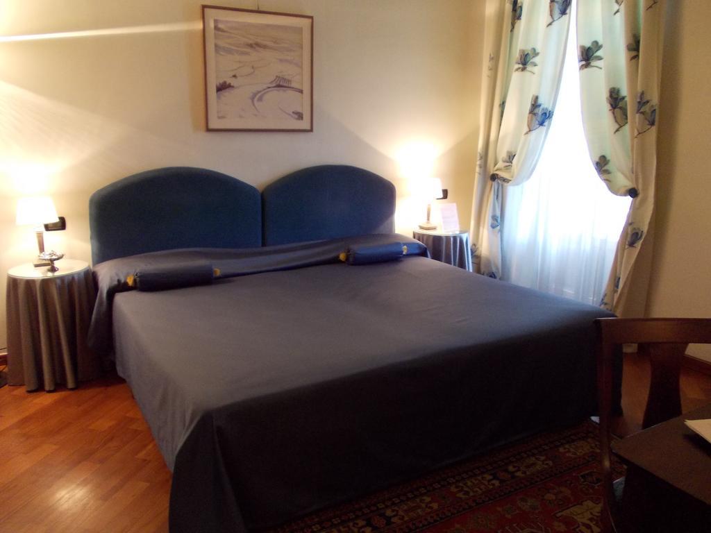 Palazzo Finati Bed & Breakfast Alba  Cameră foto