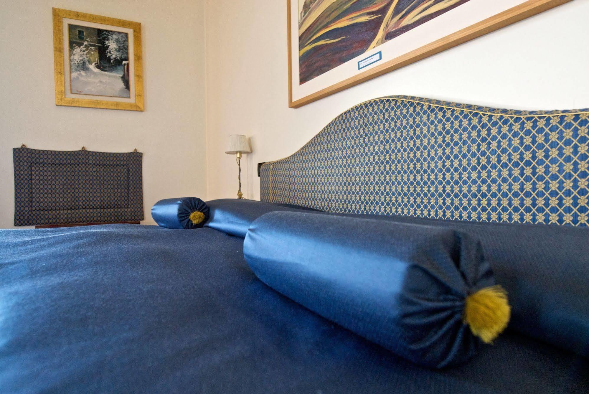 Palazzo Finati Bed & Breakfast Alba  Exterior foto