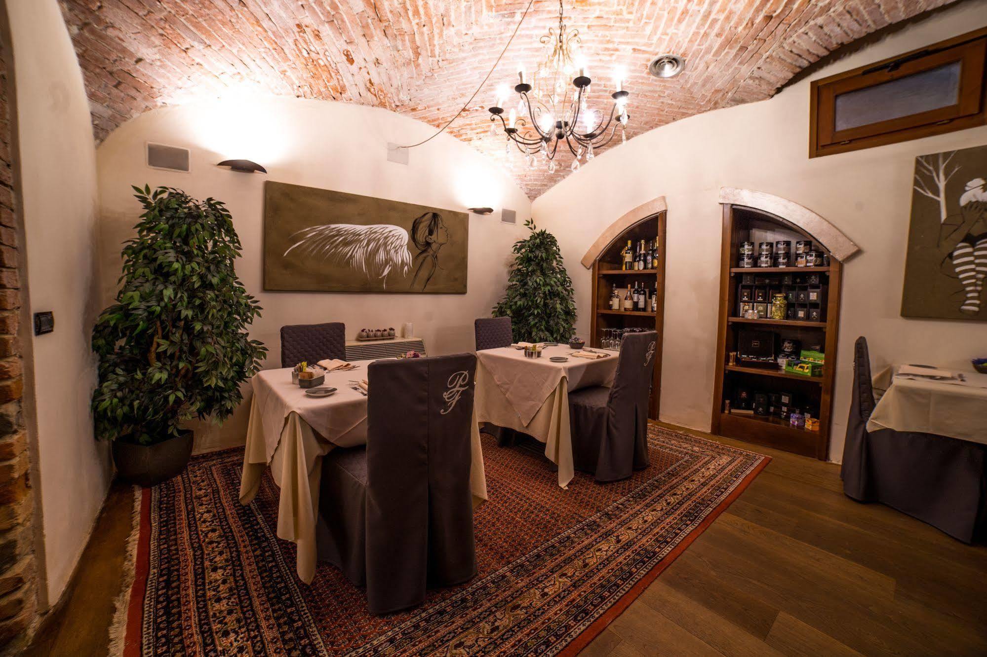 Palazzo Finati Bed & Breakfast Alba  Exterior foto