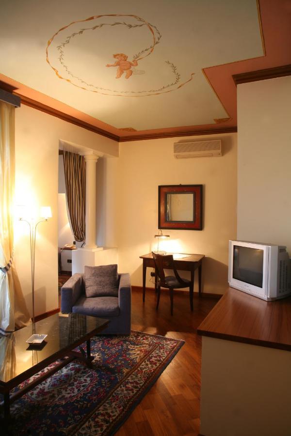 Palazzo Finati Bed & Breakfast Alba  Cameră foto